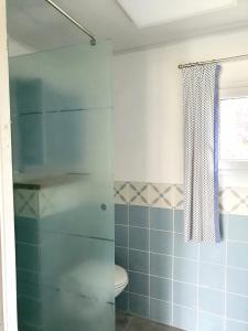 Maisons de vacances Maison charmante a Montfermier avec piscine privee : photos des chambres