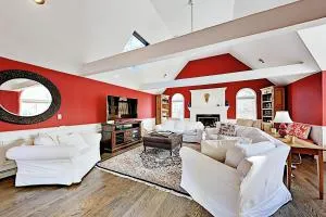 Moon Compass Manor - Cotuit