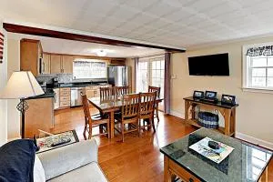 The Badger Den - New Harbor