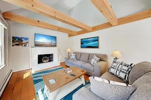 Cozy Charming Cottage - East Brewster