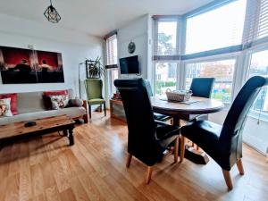 Victoriana Apartment - Private Balcony