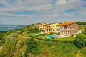 Apartments at Lighthouse Golf by Parnas Estate