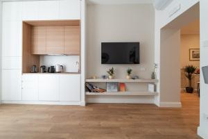 Nuances The Colosseum Apartment