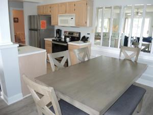 Family Golf Course View Condo 101M