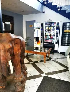 PARIS par trains, AREA, Studios avec salle de bain et kitchenette Privées, OU, chambres avec salles bain et cuisines communes - Neuilly-en-Thelle