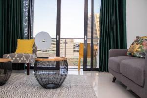 Modern 1 Bedroom Executive Apartment in Waterfall