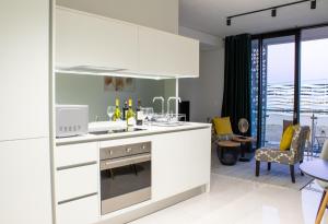 Modern 1 Bedroom Executive Apartment in Waterfall
