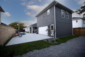Pet Friendly Modern Zen Studio Retreat with Hot Tub