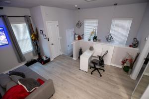 Pet Friendly Modern Zen Studio Retreat with Hot Tub