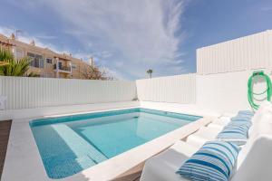 SeaScape Villa Private Pool & Rooftop Jacuzzi with sea view near Manta Rota Beach