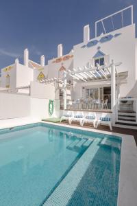 SeaScape Villa Private Pool & Rooftop Jacuzzi with sea view near Manta Rota Beach