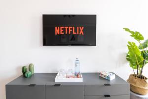 Boutique Sky City Apt. with BALCONY TOP SPOT