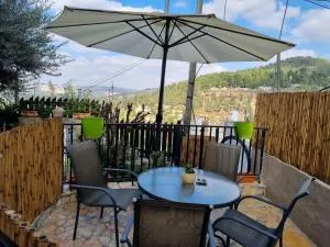 "פנינת עין כרם" יחידות ורד ואגוז - Mevasseret Yerushalayim