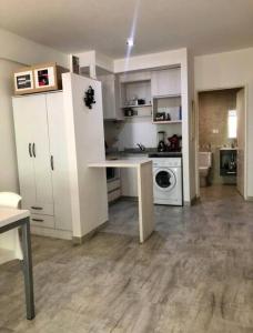 Amplio monoambiente en edificio moderno