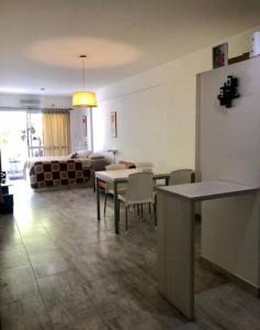 Amplio monoambiente en edificio moderno