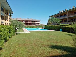 Sunflower Apartment - trilocale con piscina, terrazza e wifi