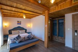 Queen Room with Balcony room in Villa Marine Hotel