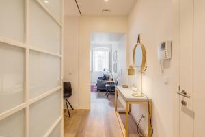 Chic Tailor Made Flat in Chiado