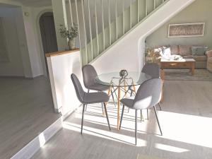 Stunning 3 bed Golf Villa sleeps 6 large garden communal pool