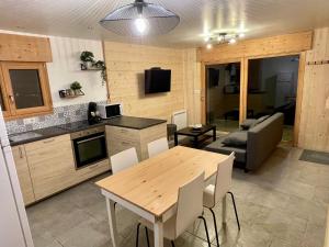 Gîte avec terrasse et belle vue - ChaletNelda com