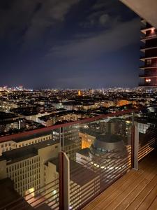 Triiiple Suites Level 22 mit Balkon und Tiefgarage - 4-Sterne-Hotels in Wien