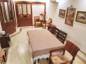 Captivating 2-Bed Apartment in New Delhi - Kalkaji Devi