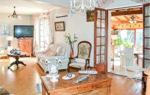 Maisons de vacances Awesome home in Bergerac with 3 Bedrooms, WiFi and Outdoor swimming pool : photos des chambres