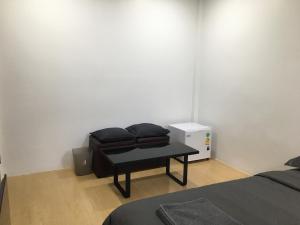 เจริญพาณิชย์ รูมส์