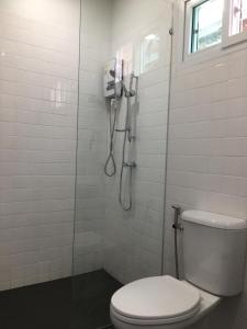 เจริญพาณิชย์ รูมส์