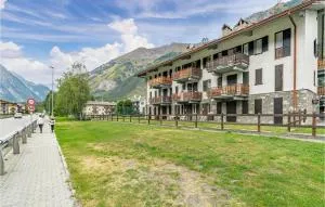 2 Bedroom Cozy Apartment In Morgex - Morgex