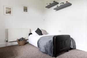 Falmouth Flat Near Gyllyngvase Beach & Harbour
