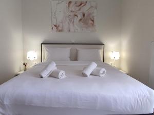 Central & Comfortable, with Acropolis view
