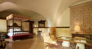 Hotels Chateau de Bagnols : Suite Supérieure Cour