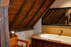 Hotels Chateau de Bagnols : photos des chambres