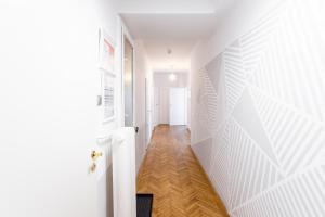 Balcony Oasis Operastreet