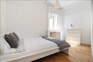 Balcony Oasis Operastreet