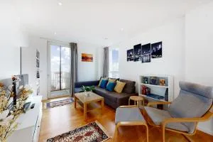 Lovely 2 bedroom flat with balcony in Stratford - 雷敦
