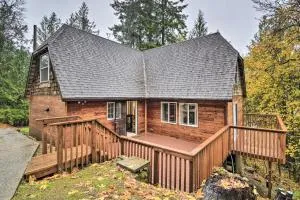 Cabin with Hot Tub, 25 Mi to Olympic Natl Park - Kamilche