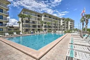 Ormond Beach Condo with Balcony and Views - Ormond-by-the-Sea
