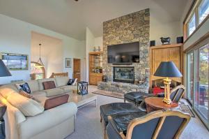 Wintergreen Resort Retreat: Ski, Hike, Golf!
