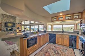Wintergreen Resort Retreat: Ski, Hike, Golf!