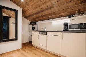 Two-Bedroom Apartment with Balcony 2 room in Flasch Appart-Pension