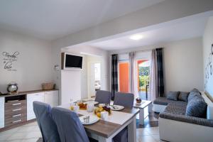 Apartment in Lopar with balcony, air conditioning, WiFi, washing machine (4885-3)