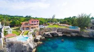 Castle Cove -Ocean Front Villa - Westlands