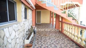 Castle Cove -Ocean Front Villa