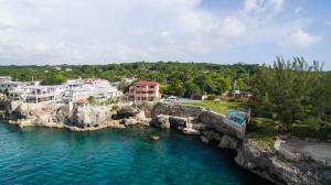 Castle Cove -Ocean Front Villa