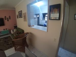Guaruja. Excelente apartamento, localizado no melhor ponto da Enseada, a 200 m da praia. Possui restaurantes, mini shoppings e boulevard próximosar,  ambém a supermercados, farmácias e ao aquário do Guarujá.