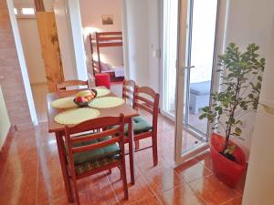 Apartments in Jasenice 41709