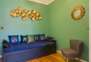 Spacious, Bright and Newly Renovated 2 Bedroom Apartment, Lisbon Historical Center, Madragoa