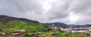 Gorgeous Sunset & Tea Plantation View-Premium Hotel Bed
